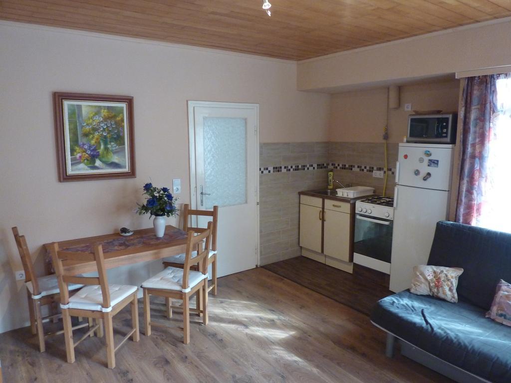 Vadasztanya Apartmanhazak Сиофок Стая снимка